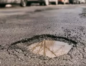 pothole damage with medium severity